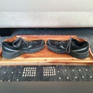 Women’s Saucony sneakers black size 8.5